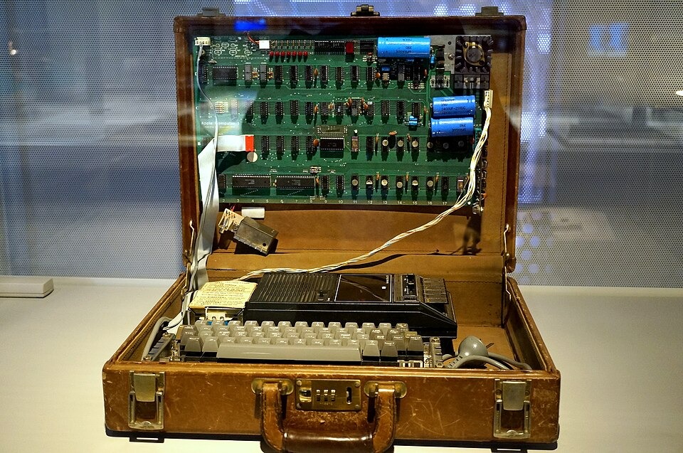 Apple 1 компьютер в чемодане